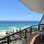 Spectacular Central Surfers Beach Views From Apartment
