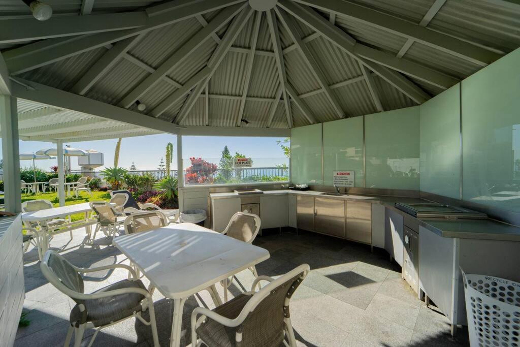 Apartment Spectacular Surfers Views From