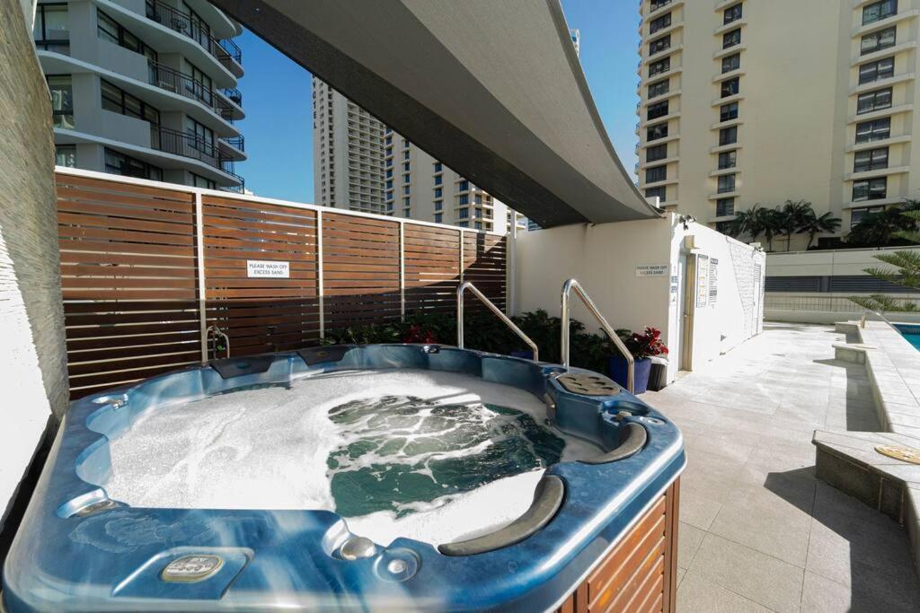 Spectacular Surfers Views From Apartment Gold Coast