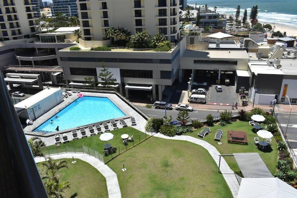 Apartment Spectacular Surfers Views From