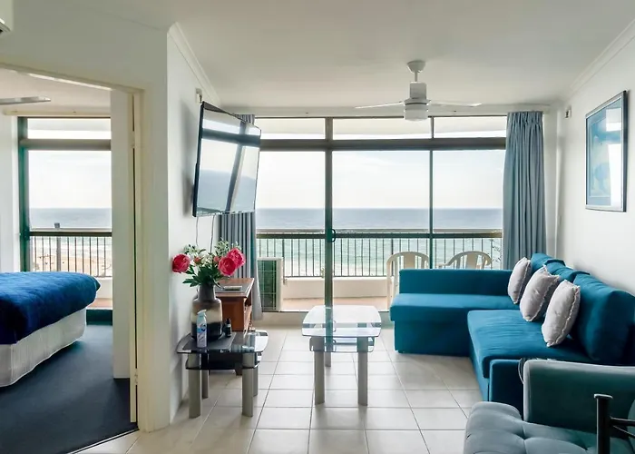 Spectacular Central Surfers Beach Views From Apartment