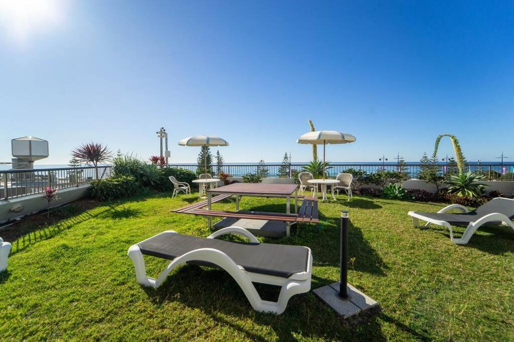 Apartment Spectacular Surfers Views From *
